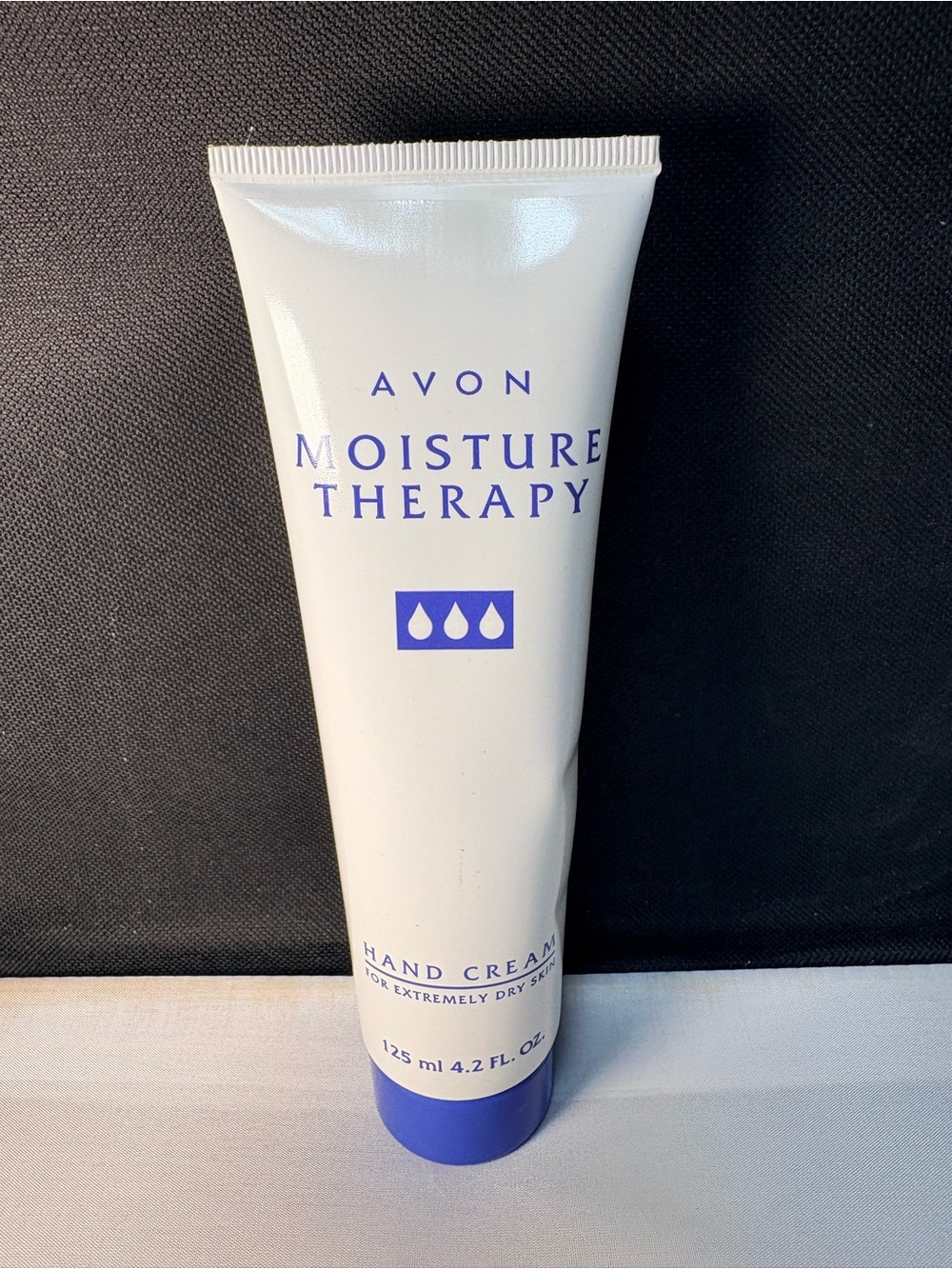 Avon Moisture Therapy Hand Cream - White with Blue Accents 4.2 oz